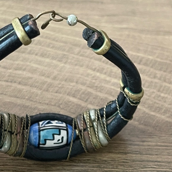 Vintage Artisan Boho Bracelet Blue White Ceramic Bead Brass Wire Leather Cuff - Picture 3 of 5